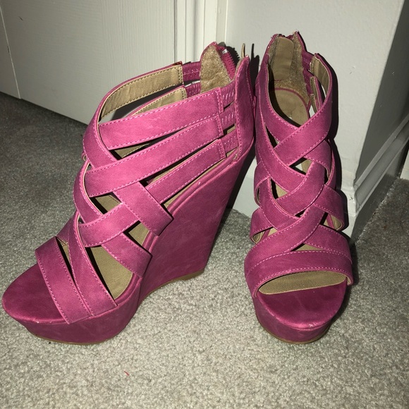 Steve Madden XCESS Strappy Wedge Sandal - Picture 2 of 6